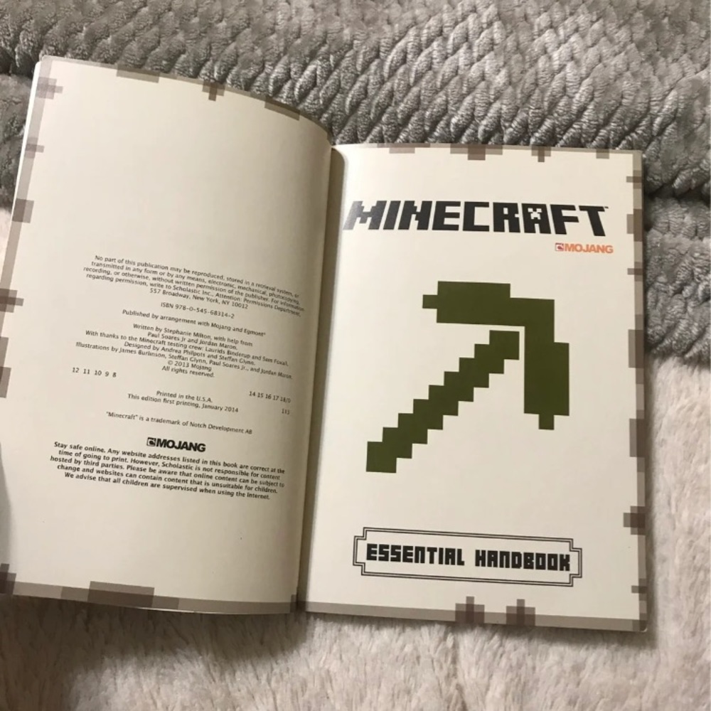 Minecraft Essential Handbook #2 - Picture 2 of 6